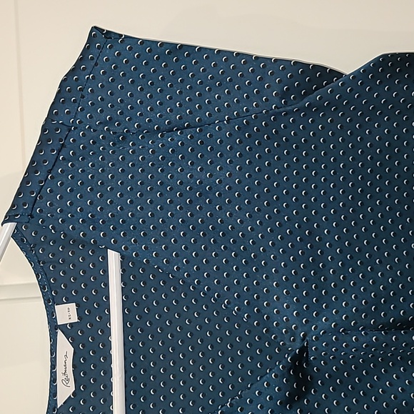 Pretty green silk feel top. X-small new condition - Picture 11 of 13